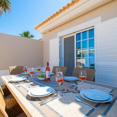 Perola - Stunning 3-bedroom Villa *