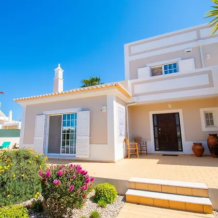 Perola - Stunning 3-bedroom Villa *